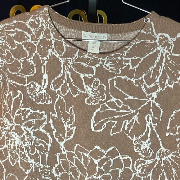 #108 - Cynthia Rowley New York Crewneck Floral Top. Brand New With Tag. - Picture 10 of 12